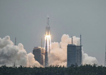 Larg dritareve! Autoritetet paralajmërojnë italianët pasi raketa kineze pritet të përplaset në tokë