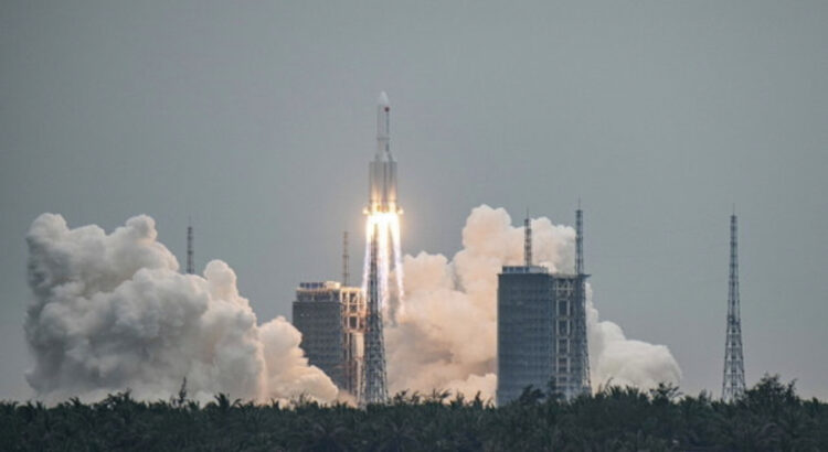 Larg dritareve! Autoritetet paralajmërojnë italianët pasi raketa kineze pritet të përplaset në tokë