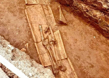 Zbulohet varri 2 mijë vjeçar në Tiranë gjatë punimeve për rrjetin e ujësjellësit