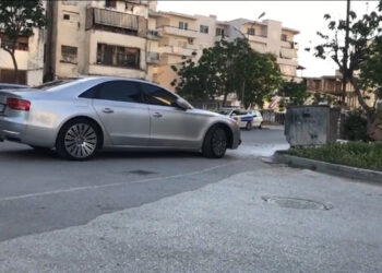 “Audi” përplas këmbësorin në Vlorë, këmbësorja në gjendje kritike për jetën