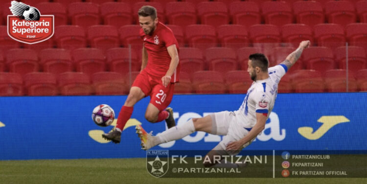Betejë emocionuese pa gola, Tirana “stërkëmbës” Partizanit në derbi