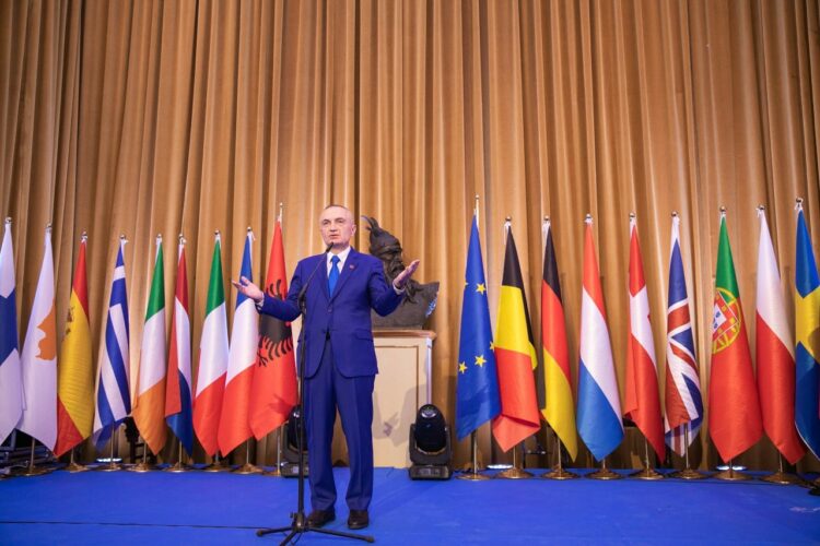 Meta mesazh për Ditën e Europës: Shqipëria duhet të çlirohet nga çdo formë e regjimeve hibride