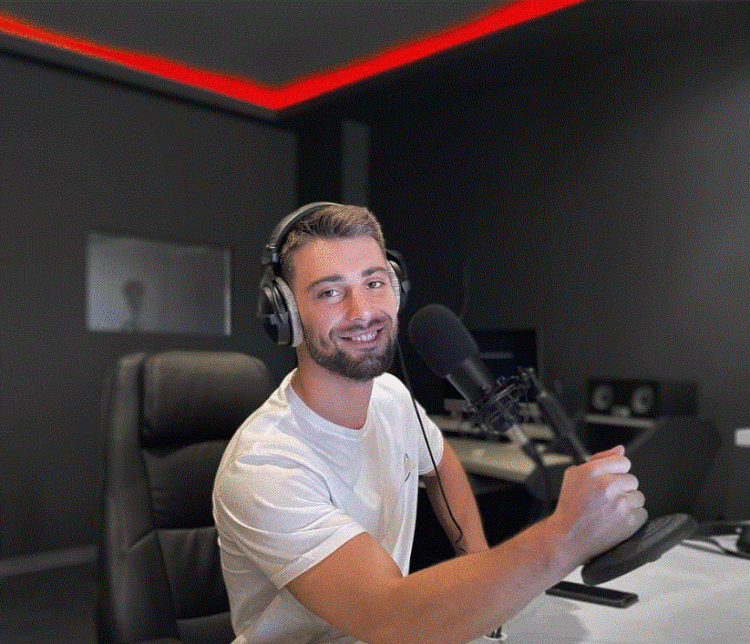 Pas famës dhe sherreve me reperët, Meriton Mjekiqi largohet nga emisioni