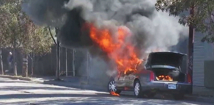 Digjet një automjet në Kavajë, policia jep detajet