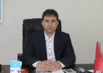 Ibsen Elezi dorëzon kandidaturën për kreun e PD-së: Largimi i Bashës garanton shanse të barabarta