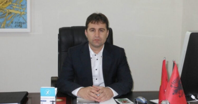 Ibsen Elezi dorëzon kandidaturën për kreun e PD-së: Largimi i Bashës garanton shanse të barabarta