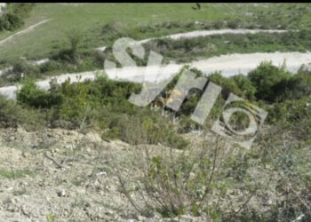 Ndërron jetë 60-vjeçari/ Eskavatori i përmbysur, dalin FOTOT nga askidenti i rëndë