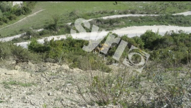 Ndërron jetë 60-vjeçari/ Eskavatori i përmbysur, dalin FOTOT nga askidenti i rëndë
