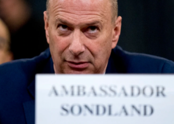 Ish-ambasadori amerikan në BE padit ish-sekretarin Pompeo