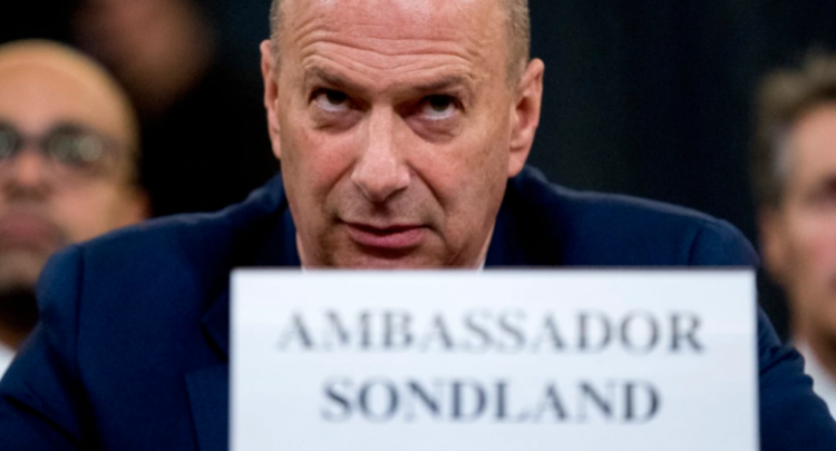 Ish-ambasadori amerikan në BE padit ish-sekretarin Pompeo