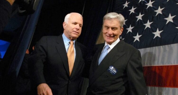 Ndahet nga jeta “burri xhentil”, ish-senatori republikan, John Warner vdes në moshën 94-vjeçare