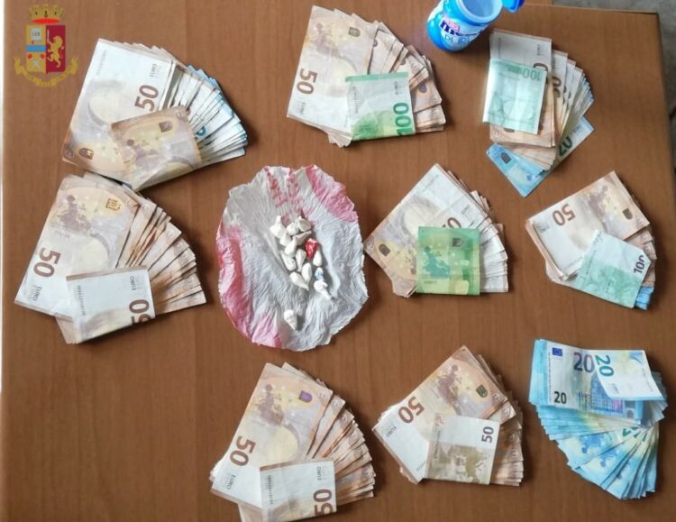 Kokainë dhe 9 mijë euro, arrestohet 24-vjeçari shqiptar në Itali për trafik narkotikësh