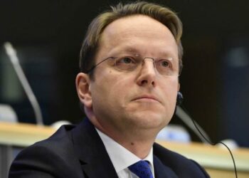 Varhelyi nis vizitën në Ballkan, të mërkurën vjen në Shqipëri