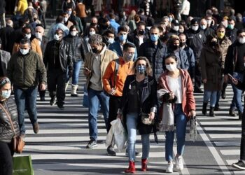 Pandemia më fatale te meshkujt e rinj shqiptarë; vdekjet e grupmoshës 35-39 vjeç u rritën 54% në 2020-n