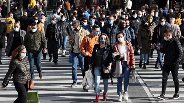 Pandemia më fatale te meshkujt e rinj shqiptarë; vdekjet e grupmoshës 35-39 vjeç u rritën 54% në 2020-n