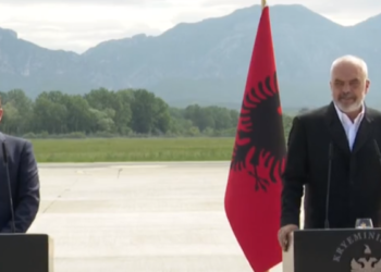 LIVE/ Rama konferencë me Varhelyi: Zëri i arsyes në KE për të mos e lënë jashtë Ballkanin nga shpërndarja e vaksinave