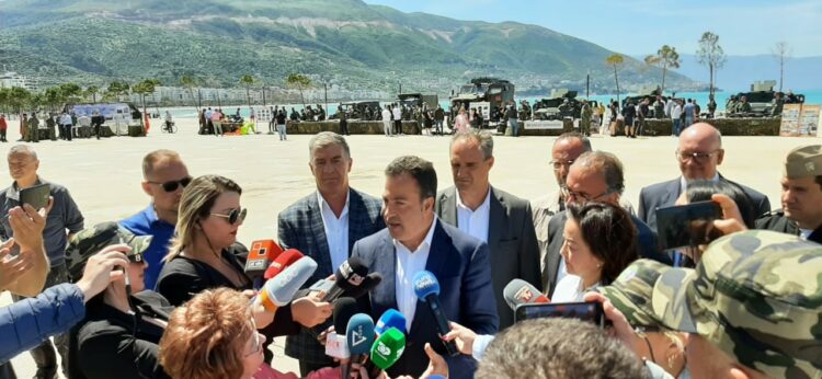 ‘Defender 21’, Ambasadorja Kim dhe ministri Peleshi marrin pjesë në ceremoninë në Lungomare