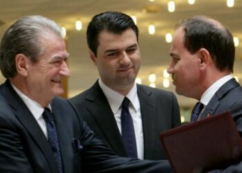 Ish-Presidenti Nishani pyet Bashën: A je shantazhuar nga Berisha?