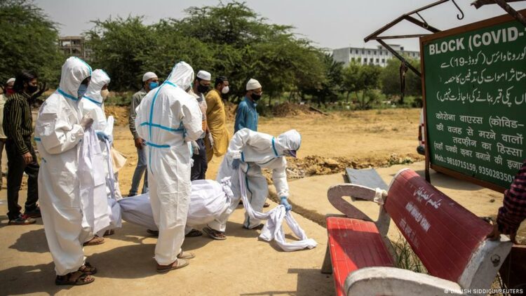 Mbi 300,000 persona të vdekur me koronavirus në Indi