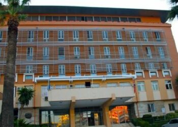 Shkarkohet drejtori i Agjencisë të Kadastrës në Durrës, Rezart Elmazi, pritet zëvëndësimi