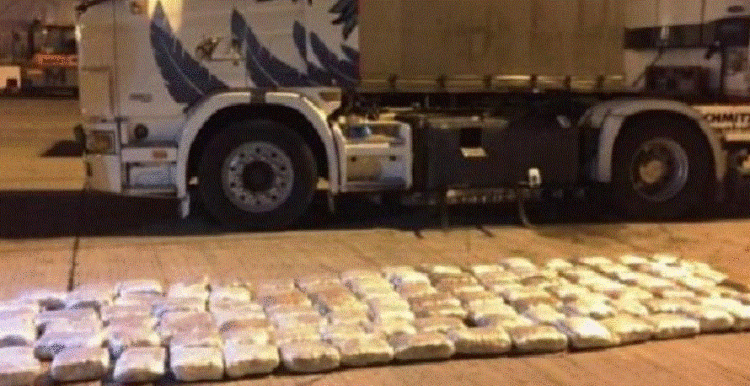 LAJMI I FUNDIT/ Kapen 2.2 ton kokainë, kamioni u fut nga porti i Durrësit