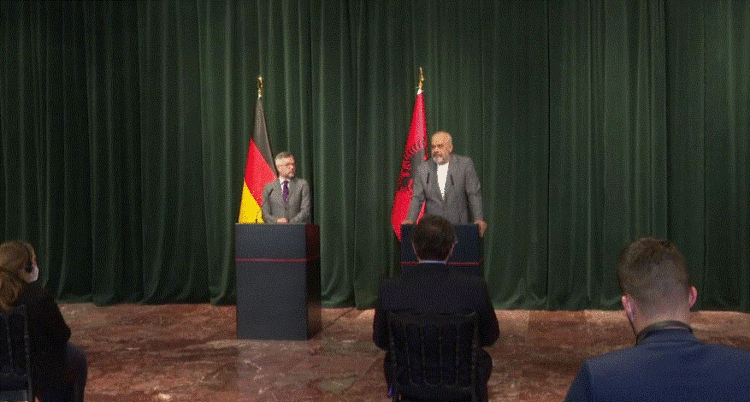 A duhet të ndahet Shqipëria nga Maqedonia e Veriut? Ja si përgjigjen Roth dhe Rama