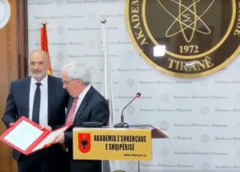 Sokrat Sinaj dhe Skënder Gjinushi