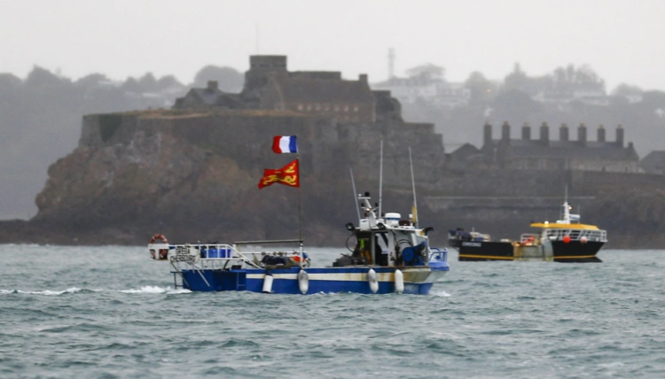 Ulen tensionet mes Britanisë dhe Francës për të drejtat e peshkimit