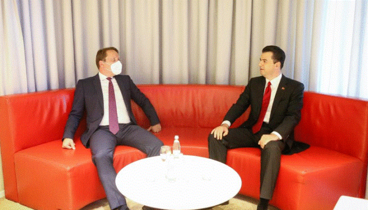 Basha pas takimit me Varhelyi: PD e vendosur për të vazhduar betejën për ndryshim