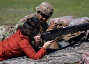 Yuri Kim qëllon me mitraloz në Malin me Gropa