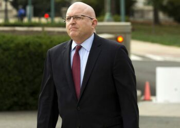 Zyrtari i lartë amerikan, Philip Reeker viziton sot Shqipërinë. Takon Ramën e Bashën