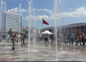 Turizmi veror në Shqipëri, të huajt po preferojnë të vizitojnë vendin tonë pasi masat janë më të lehta