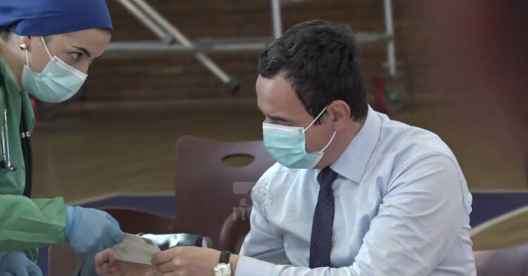 Kosova pritet të nisë sot vaksinimin masiv të qytetarëve kundër Covid-19