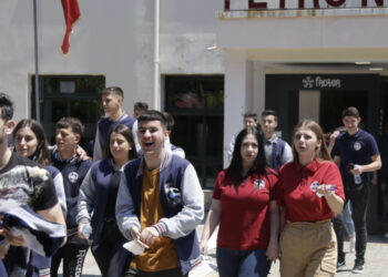 34 mijë maturantë i nënshtrohen sot provimit të matematikës