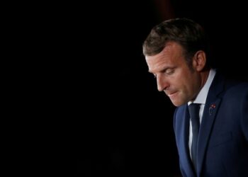 U qëllua me shuplakë nga një qytetar, reagon Macron: Individë të tillë nuk meritojnë …