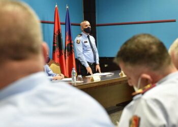 Zbardhet takimi i Ardi Veliut me drejtorët e policisë, paralajmërime për heqje nga puna