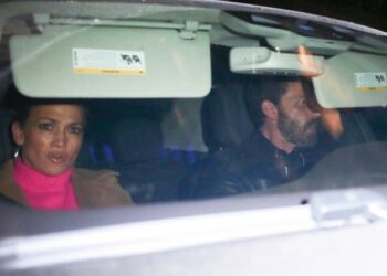 J.Lo dhe Ben Affleck nuk fshihen më! Fotografohen për herë të parë duke u përqafuar