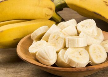 Këto arsye do t’ju bindin të mos e konsumoni më bananen me stomakun bosh