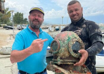 Zhytësi në Vlorë, gjen skafandën që mendohet se i përket Luftës së Dytë Botërore