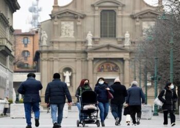 Italia heq detyrimin e mbajtjes së maskave nga 28 qershori