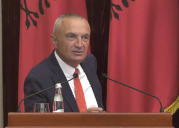 U shkarkua me 104 vota, Meta: Tentativa e shtetit monist për të tërhequr vëmendjen