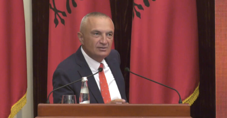 U shkarkua me 104 vota, Meta: Tentativa e shtetit monist për të tërhequr vëmendjen