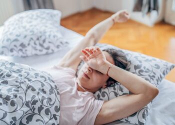 Disa arsye pse gjatë ditëve të nxehta flemë më pak dhe më keq