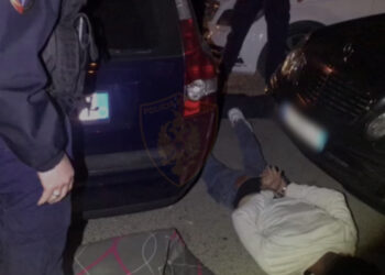 Shisnin mina me telekomandë deri në 3 mijë euro copën, lihen në burg 3 durrsakët