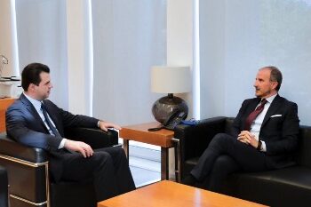 Soreca i shkon Bashës në zyrë, i kujton legjislaturën e re në shtator