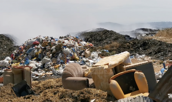 Prej katër ditësh fusha e mbetjeve në flakë, banorët në Grabjan të alarmuar
