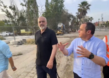 Rama shkon në Vlorë, inspekton punimet me Gjiknurin