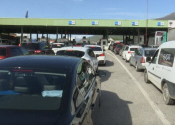 Fluks turistësh në Morinë, pushuesit nga Kosova “dynden” drejt Shqipërisë