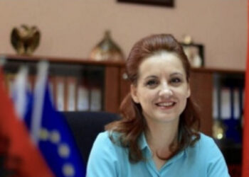 Akuzat për shpërdorim detyre, shpëton nga qelia ish-kryebshkiakia e Gjirokastrës Zamira Rami