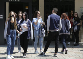 Maturantët dalin të pakënaqur nga niveli i provimeve! Paralajmërojnë protestë: Teza ishte ndryshe